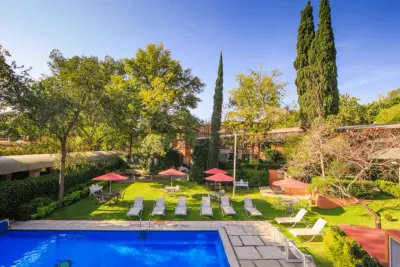 Garden and outdoor pool at Monte Fénix