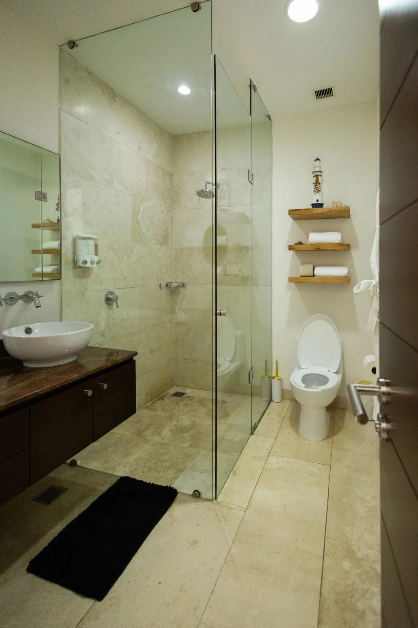 Guest bathroom pictured in Kambo’s retreat gallery.