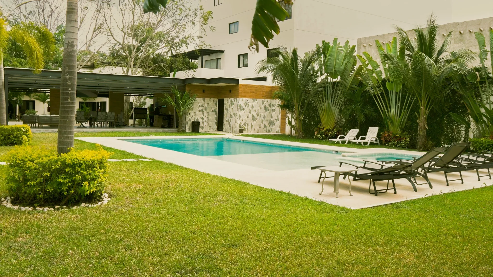 Garden, pool and terrace at Transcend Clinic.