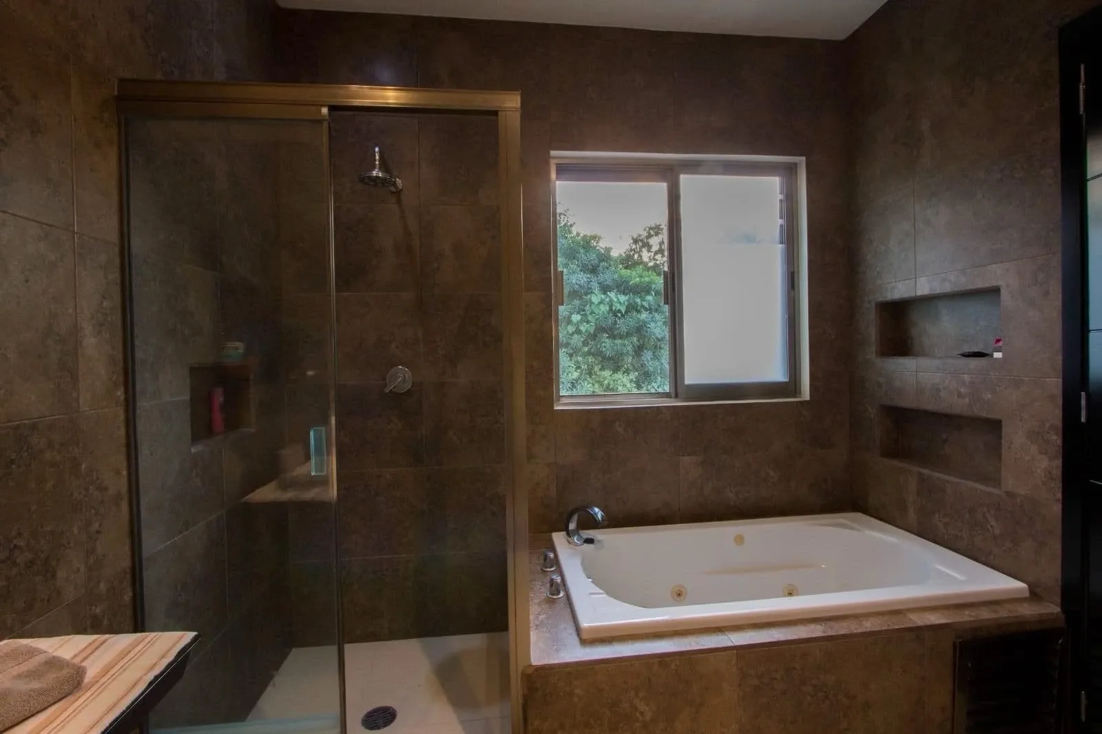 Guest bathroom at MindScape Retreat.