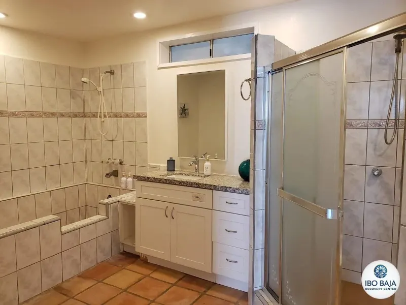 Bathroom and shower at IboBaja.