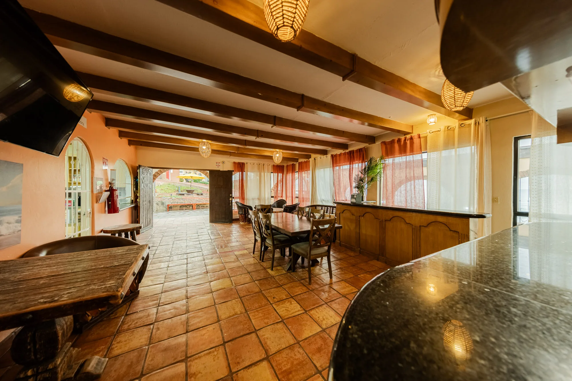 Baja Rehab dining room with tables, chairs and a view into the courtyard